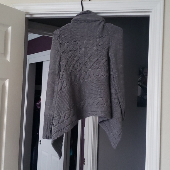 Esprit Sweater - Picture 2 of 4